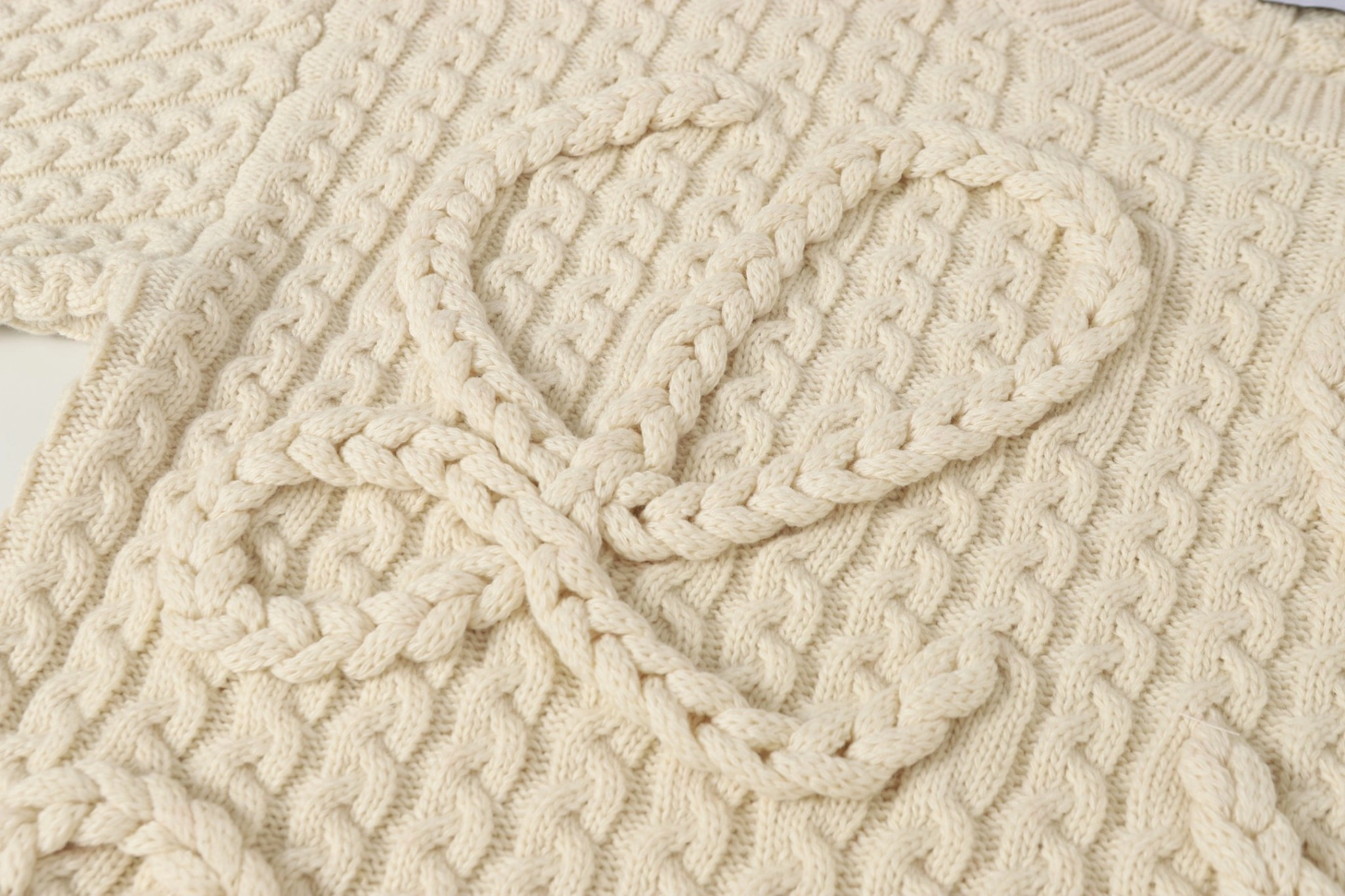 wg.luxury -- 8o5w5 wool item: E-F125J1431